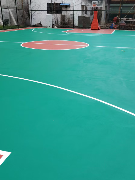 槐荫 球场长期使用易出现地面开裂